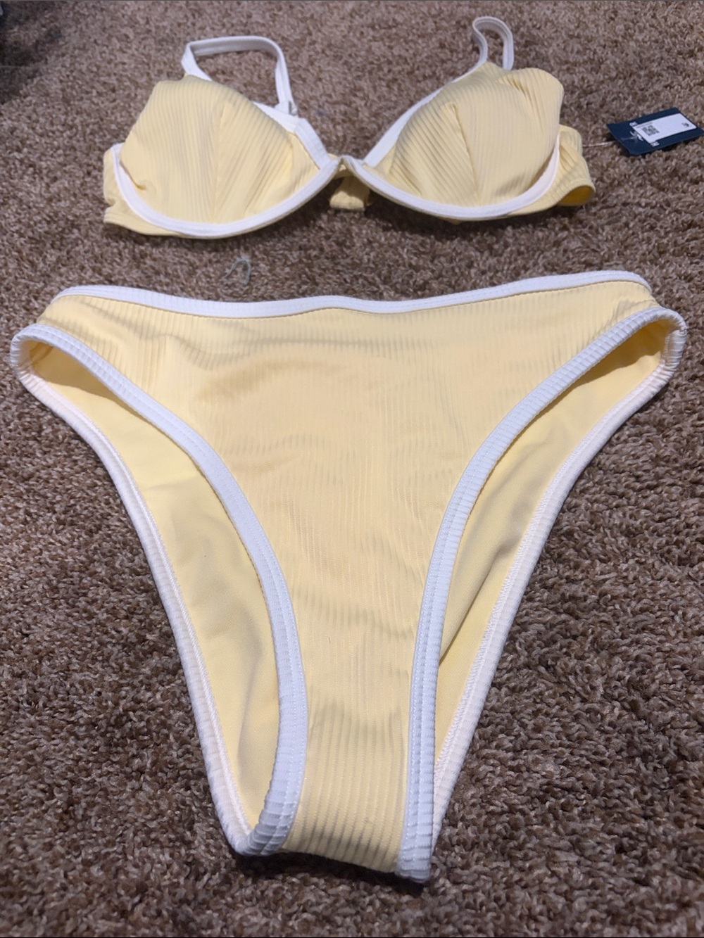 Hollister Yellow Ribbed Bikini Set with White Trim bottom - S top - L